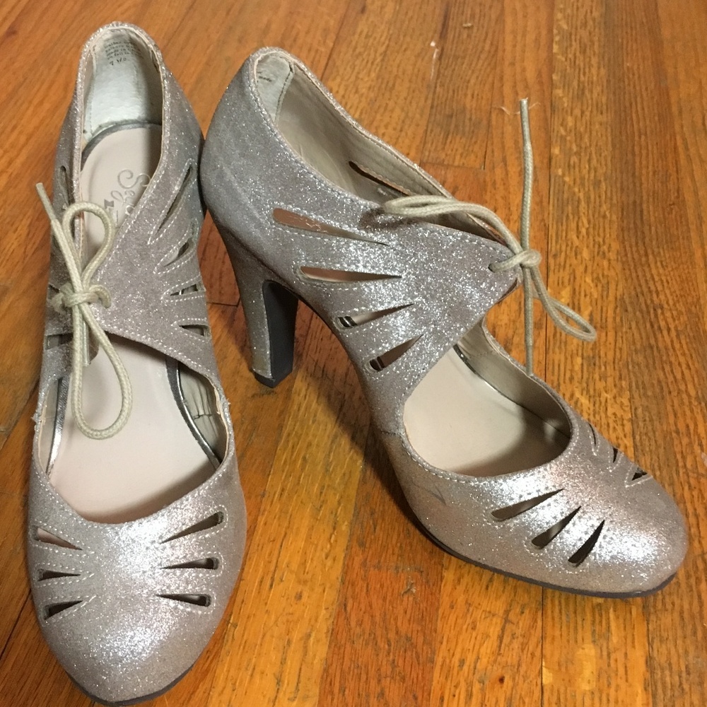 Seychelles Brave Lace-Up Heels 7.5